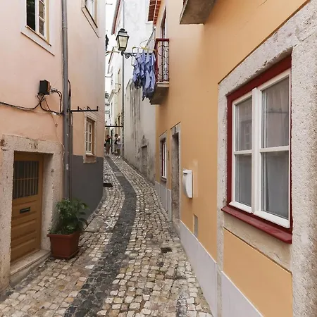 Golden Castle By Homing Lisboa