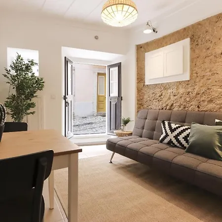 Golden Castle By Homing Lisboa